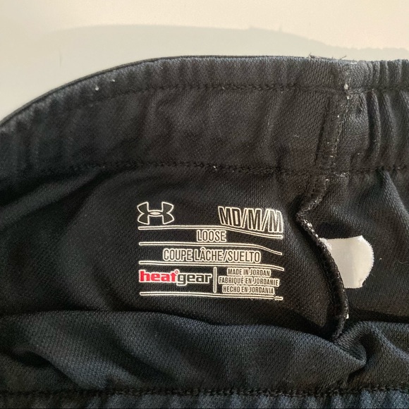 ✨Free with Purchase✨ Underarmour athletic shorts - Picture 4 of 5